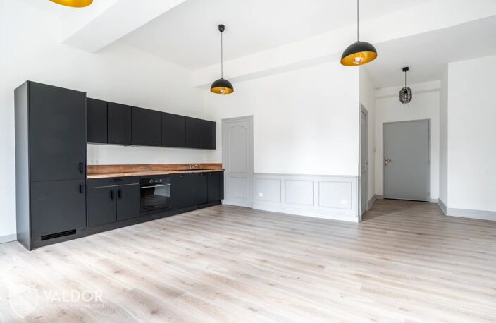 Situé en hypercentre de Villefranche, au deuxième étage d’une petite copropriété pleine de charme. — photo 2