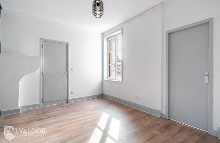 Situé en hypercentre de Villefranche, au deuxième étage d’une petite copropriété pleine de charme. — photo 4