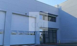 Commerce  169 m² à louer à Genas (69740)