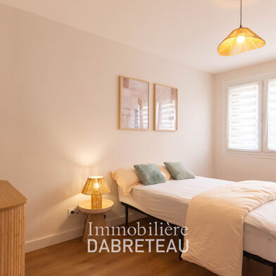 Appartement 8 pièces 590 €