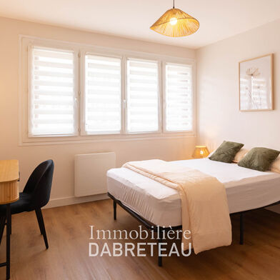 Appartement 8 pièces 559 €