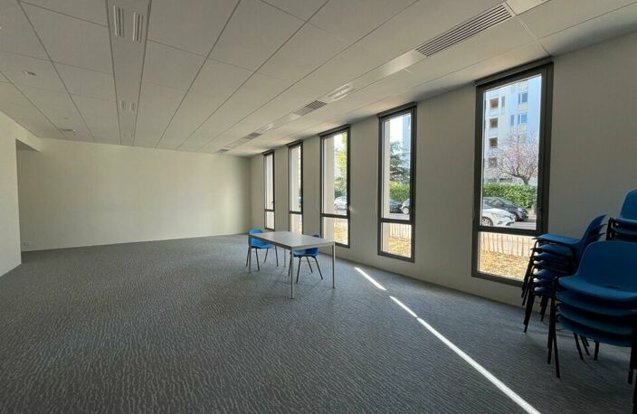 BUREAUX à VENDRE — photo 2
