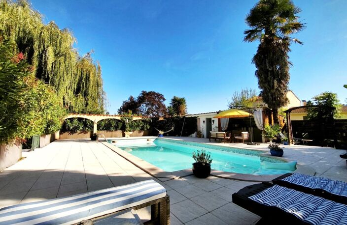 Maison T7 de caractère avec piscine et pool house — photo 2