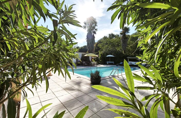 Maison T7 de caractère avec piscine et pool house — photo 5