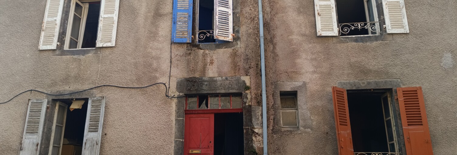 Maison 10 Pièces 220 m² à vendre à Saint-Martin-Valmeroux (15140)