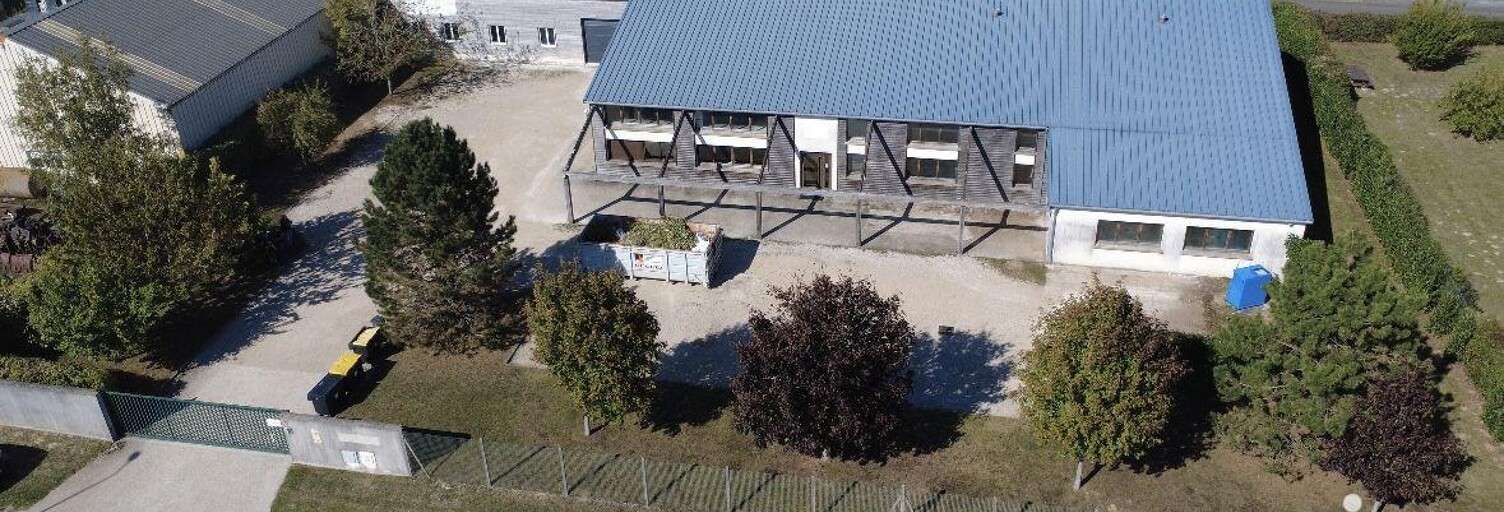 Commerce  978 m² à louer à Amillis (77120)