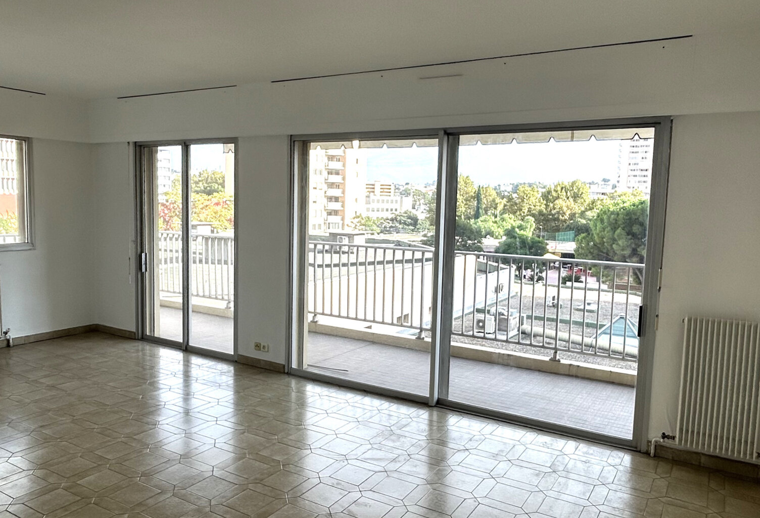 La Rode - Champ  de Mars Beau T5 Terrasse avec 4 chambres Parking et cave. — photo 1