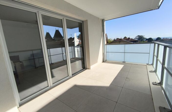 T3 récent, traversant, avec vue et garage inclus — photo 2
