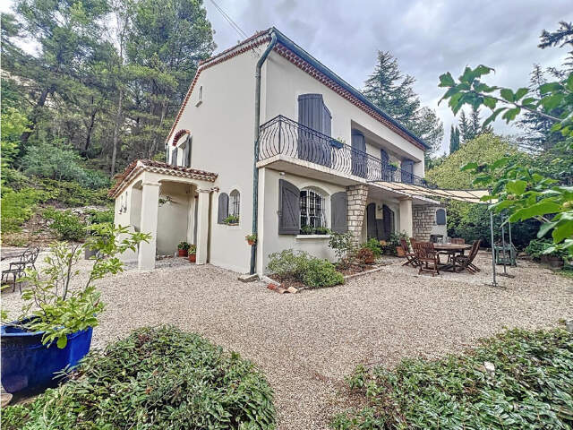 A VENDRE- Villa de 7 pièces de 184.60 m2 — photo du bien