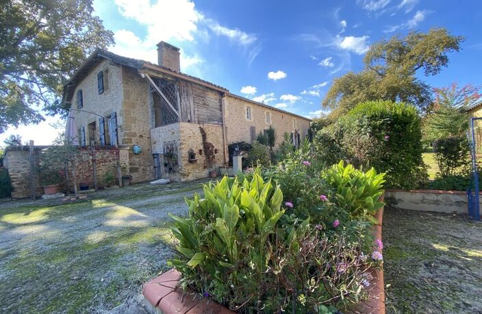 ANCIENNE FERME GASCONNE DE 340 M2 AVEC DÉPENDANCES — photo 4