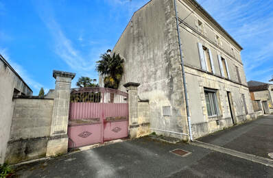A VENDRE CENTRE MATHA MAISON EN PIERRE AVEC TERRAIN CLOS ET GARAGE — photo du bien