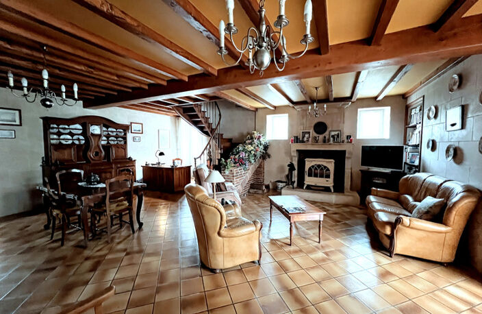 A VENDRE CENTRE MATHA MAISON EN PIERRE AVEC TERRAIN CLOS ET GARAGE — photo 5