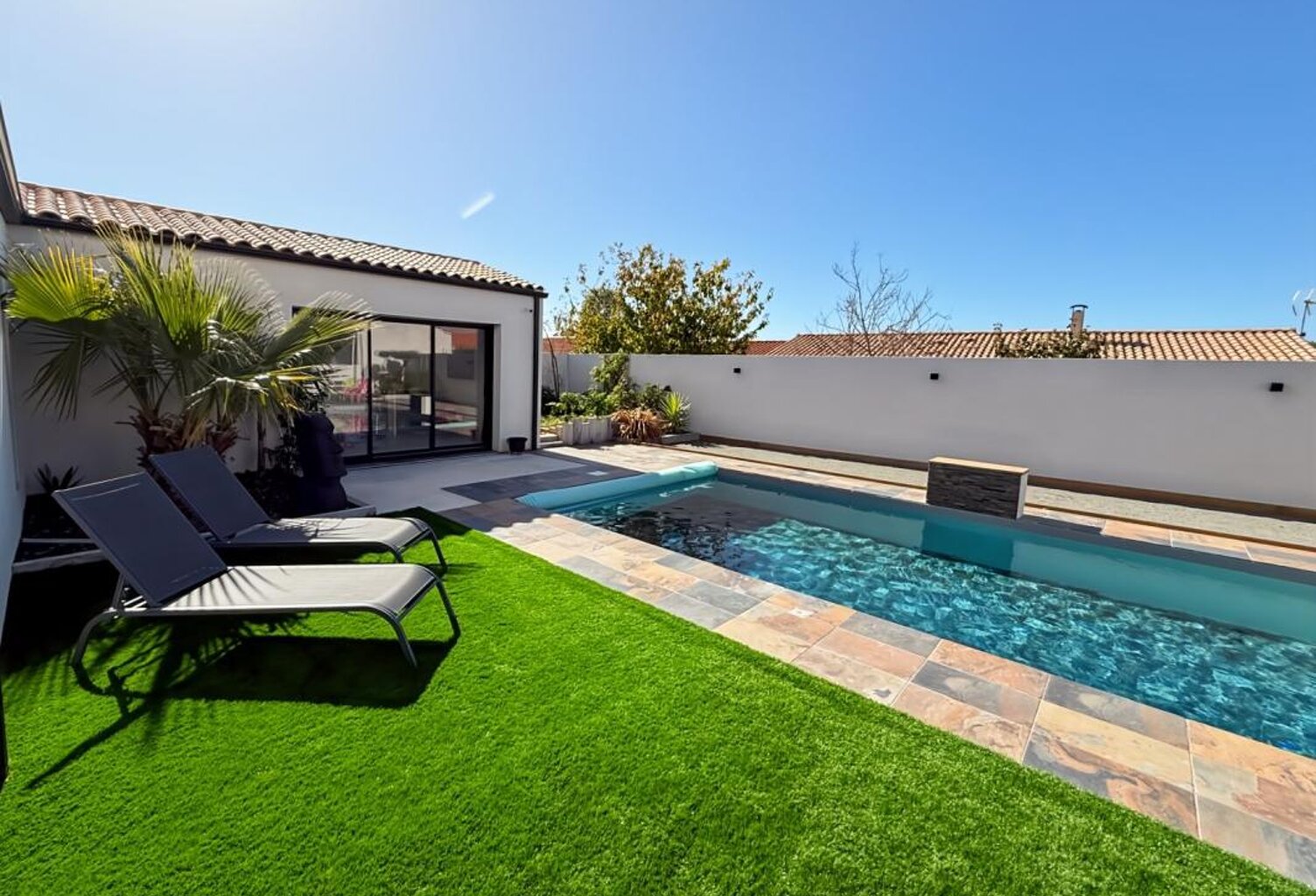 VILLA CONTEMPORAINE HAUT DE GAMME EN HYPER-CENTRE DE LA JARRIE — photo 1