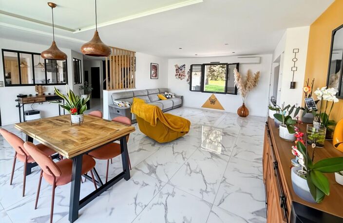 VILLA CONTEMPORAINE HAUT DE GAMME EN HYPER-CENTRE DE LA JARRIE — photo 3