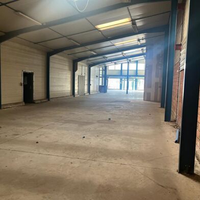 Local industriel  680000 €