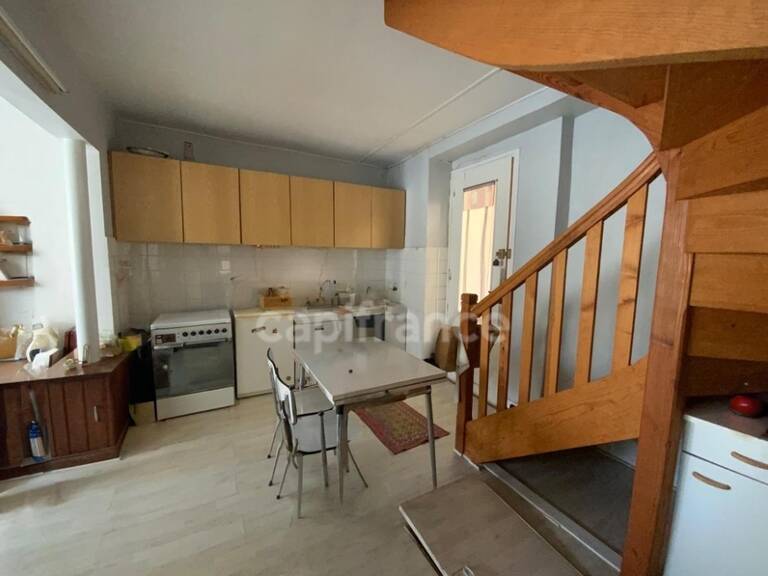 Proche de NOIRETABLE  (42) IMMEUBLE avec 4 logements de 217 M2 (42 ) avec garage et  une remise de 98 M2 — photo 1