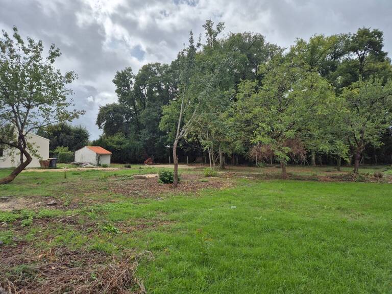 Beau terrain clos de 1600 m2, secteur calme, proche commerces et transport — photo 1