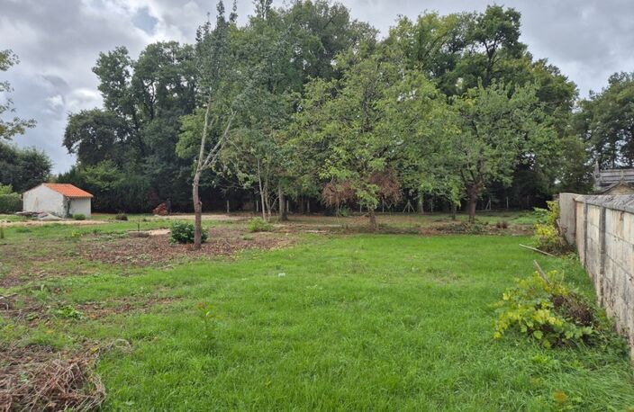 Beau terrain clos de 1600 m2, secteur calme, proche commerces et transport — photo 3