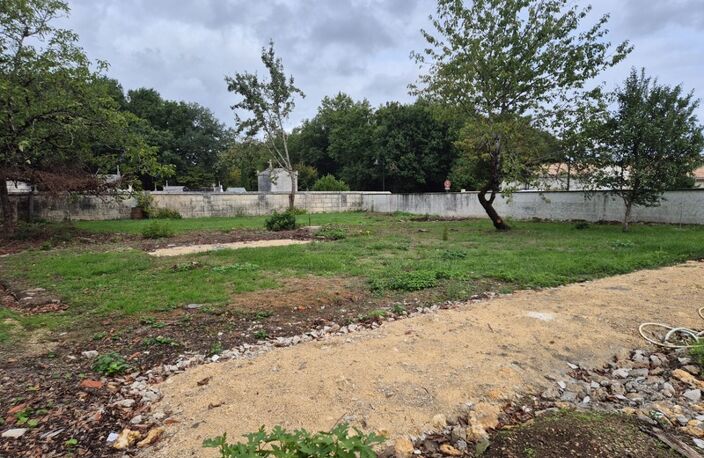 Beau terrain clos de 1600 m2, secteur calme, proche commerces et transport — photo 4