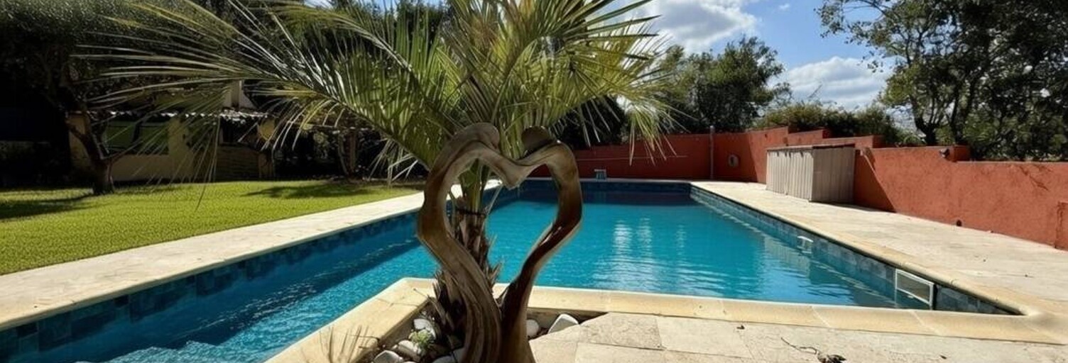 Maison 7 Pièces 245 m² à vendre à Saint-Paul-en-Forêt (83440)