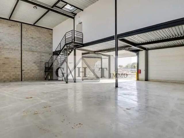 A LOUER UN ENTREPOT A MARCOUSSIS DE 300 M ² — photo du bien