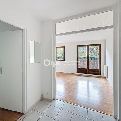 Appartement 3 pièces 890 €