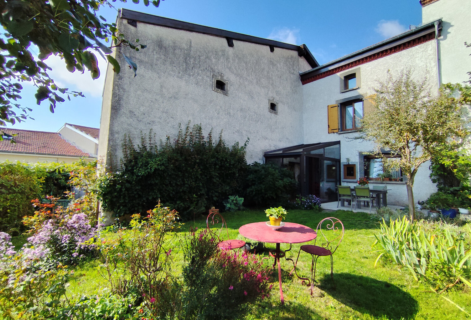 Maison de village avec garage et terrain — photo 1