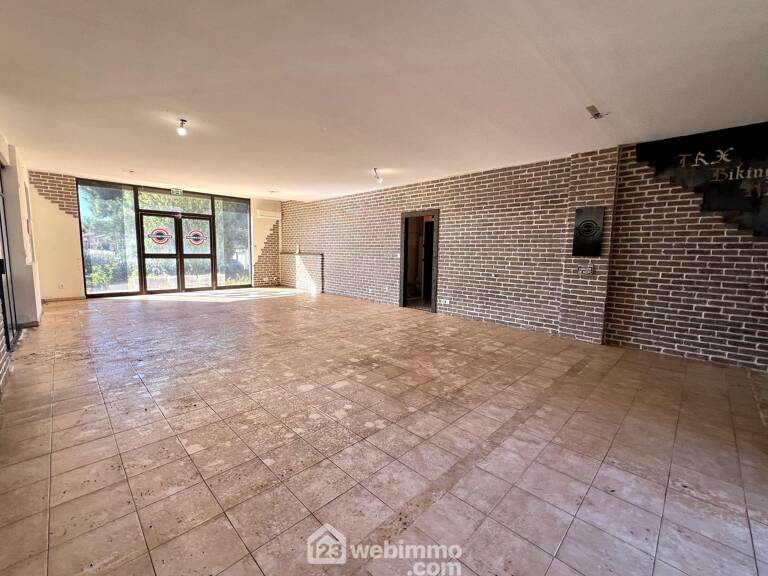 Local - 123m² - Biguglia — photo 1