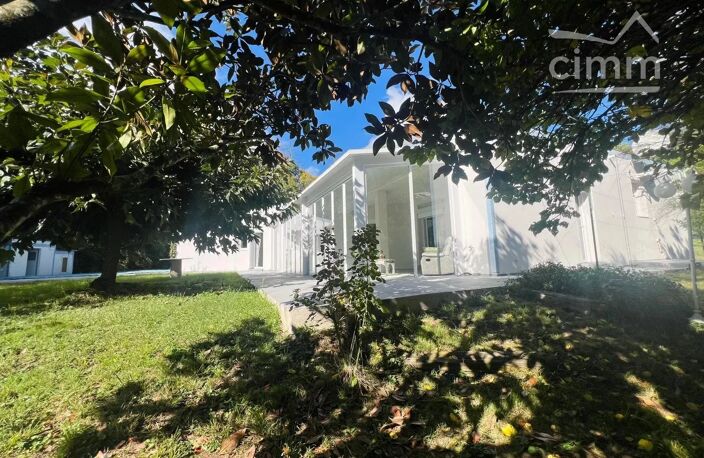 Belle villa avec piscine sur grand terrain — photo 2