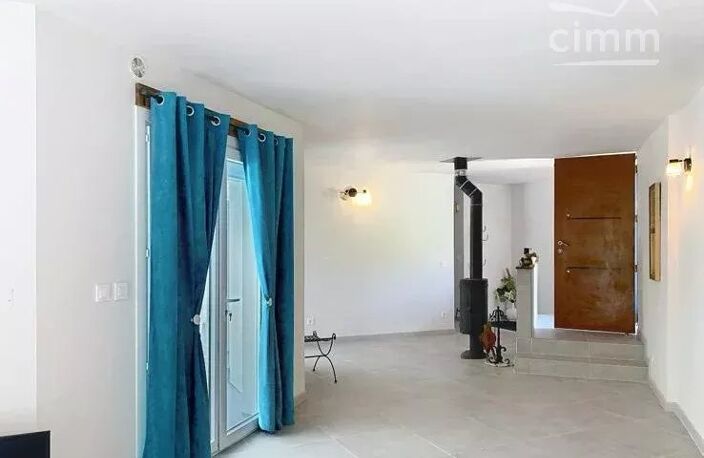 Belle villa avec piscine sur grand terrain — photo 4