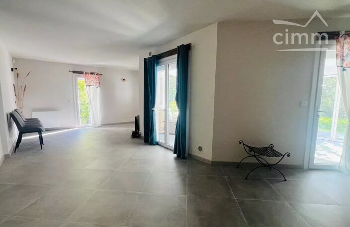 Belle villa avec piscine sur grand terrain — photo 5