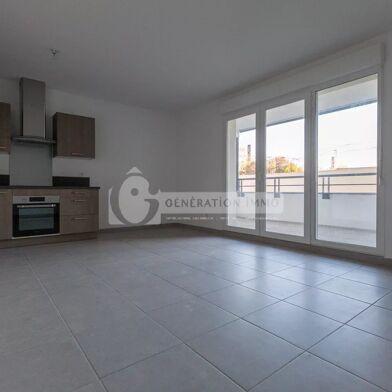 Appartement 3 pièces 830 €