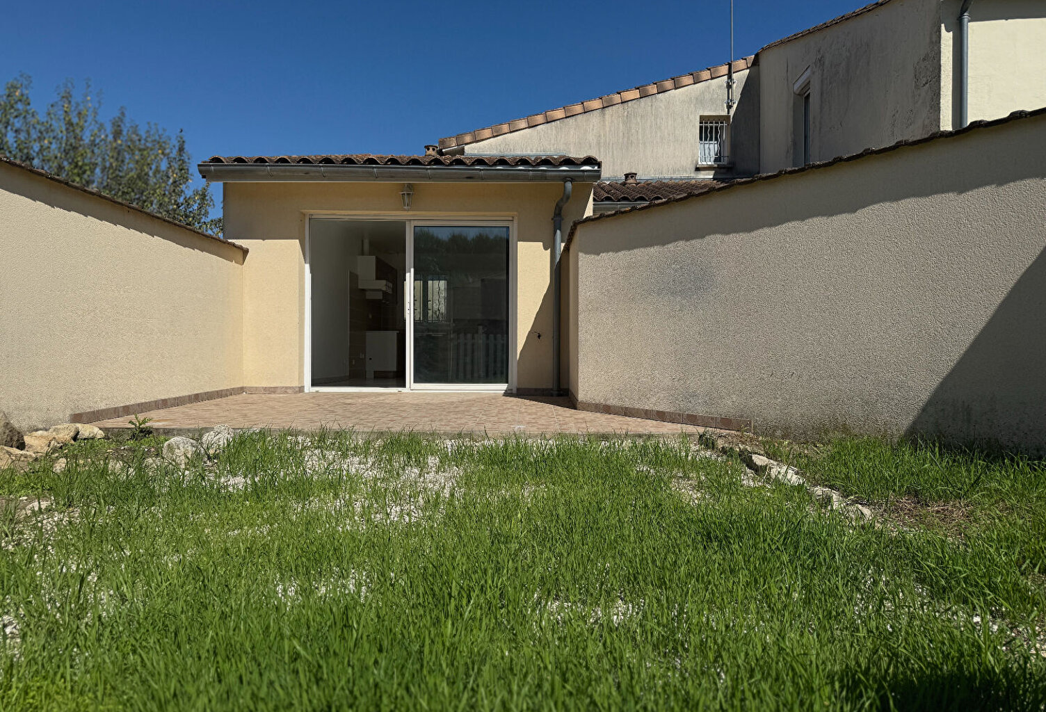 Charmante Maison à Vendre à Saint Seurin de Cursac ! — photo 1