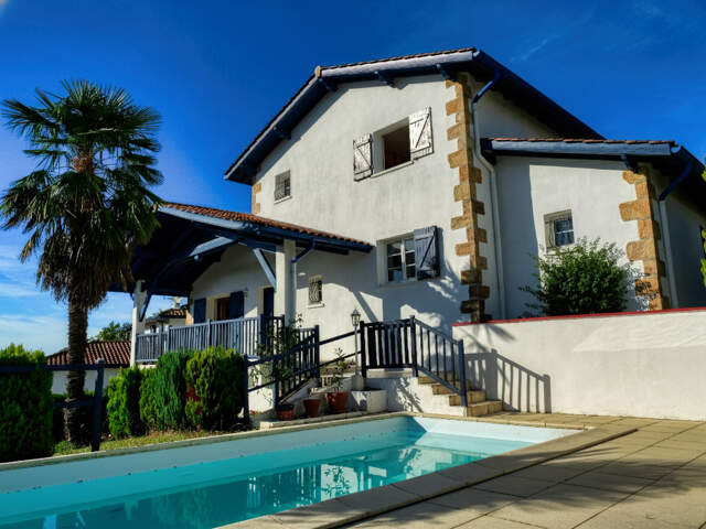 Maison familiale avec jardin et piscine à Saint-Jean-de-Luz — photo du bien
