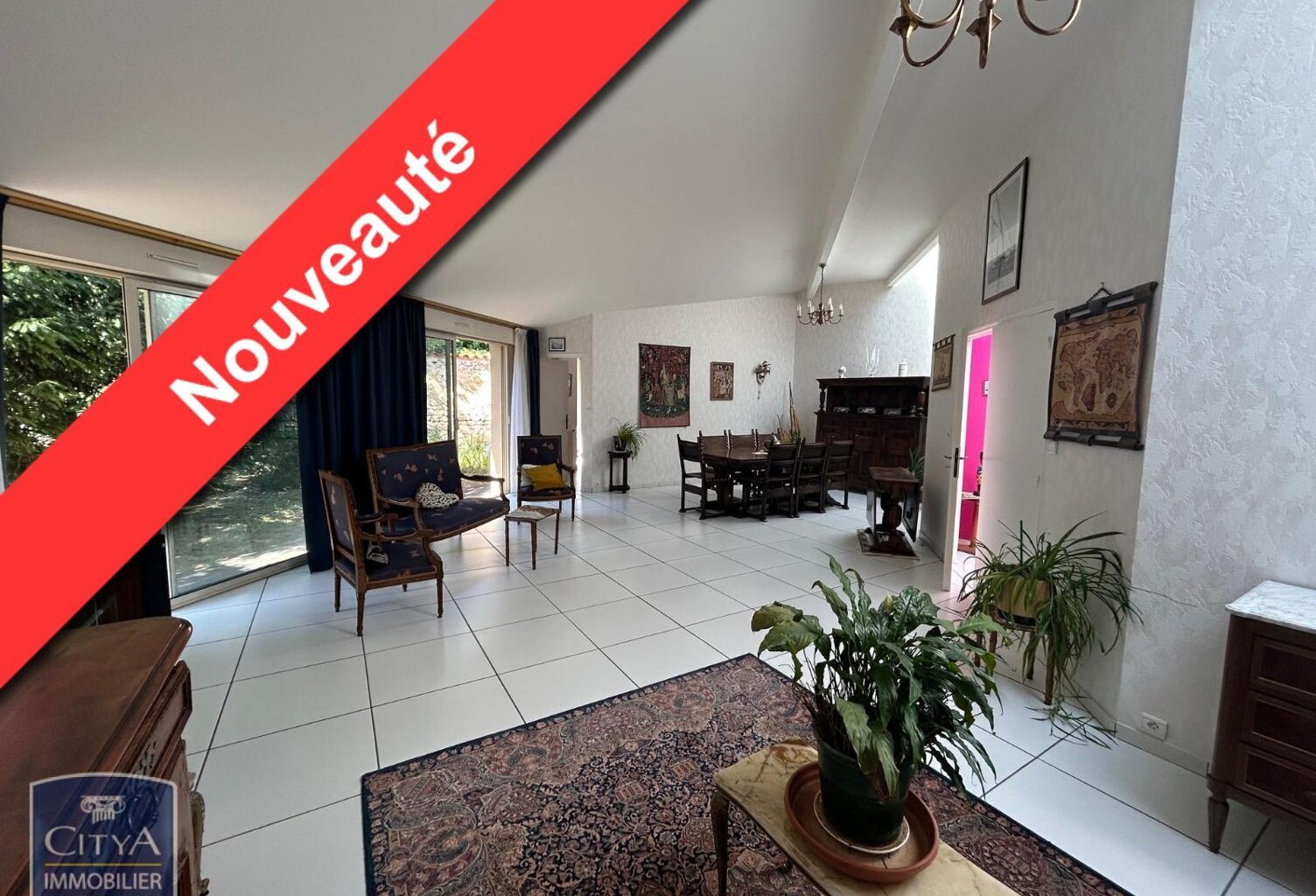 Vente maison 5 pièces 184 m² Poitiers (86000) — photo 1