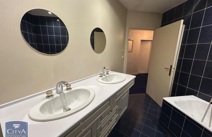 Vente maison 5 pièces 184 m² Poitiers (86000) — photo 5