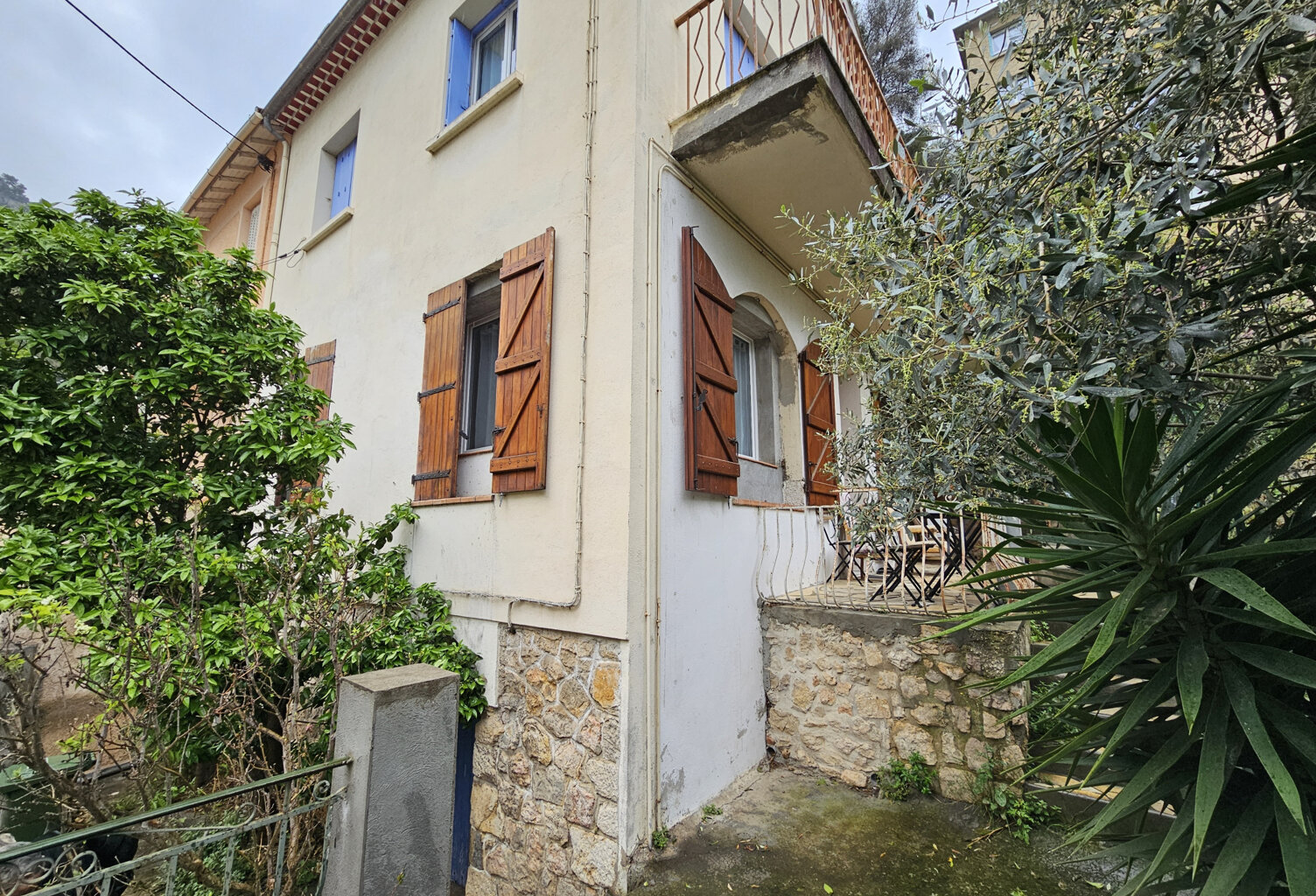 TOULON VAL FLEURI MAISON EN 2 APPARTEMENTS AVEC GARAGE — photo 1
