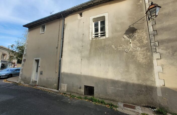 IMMEUBLE 120 M2, MIREBEAU. — photo 3