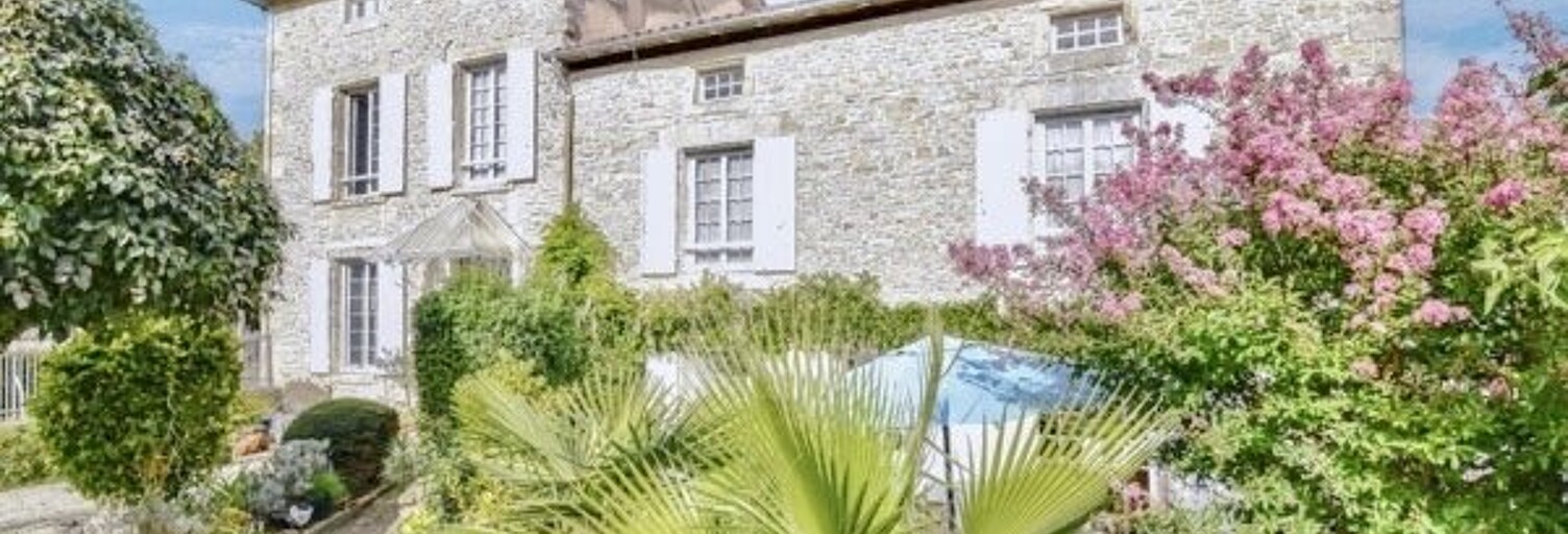 Maison 11 Pièces 256 m² à vendre à Voulême (86400)