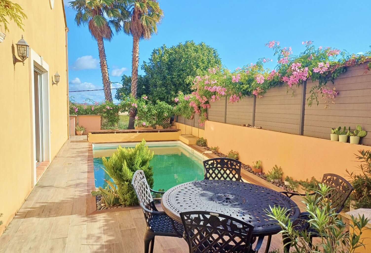 Villa — photo 1
