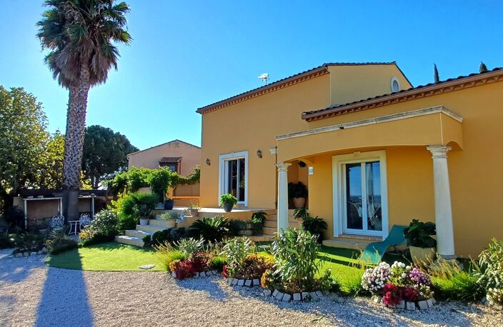 Villa — photo 2