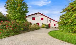 Maison 10 Pièces 316 m² à vendre à Bardos (64520)