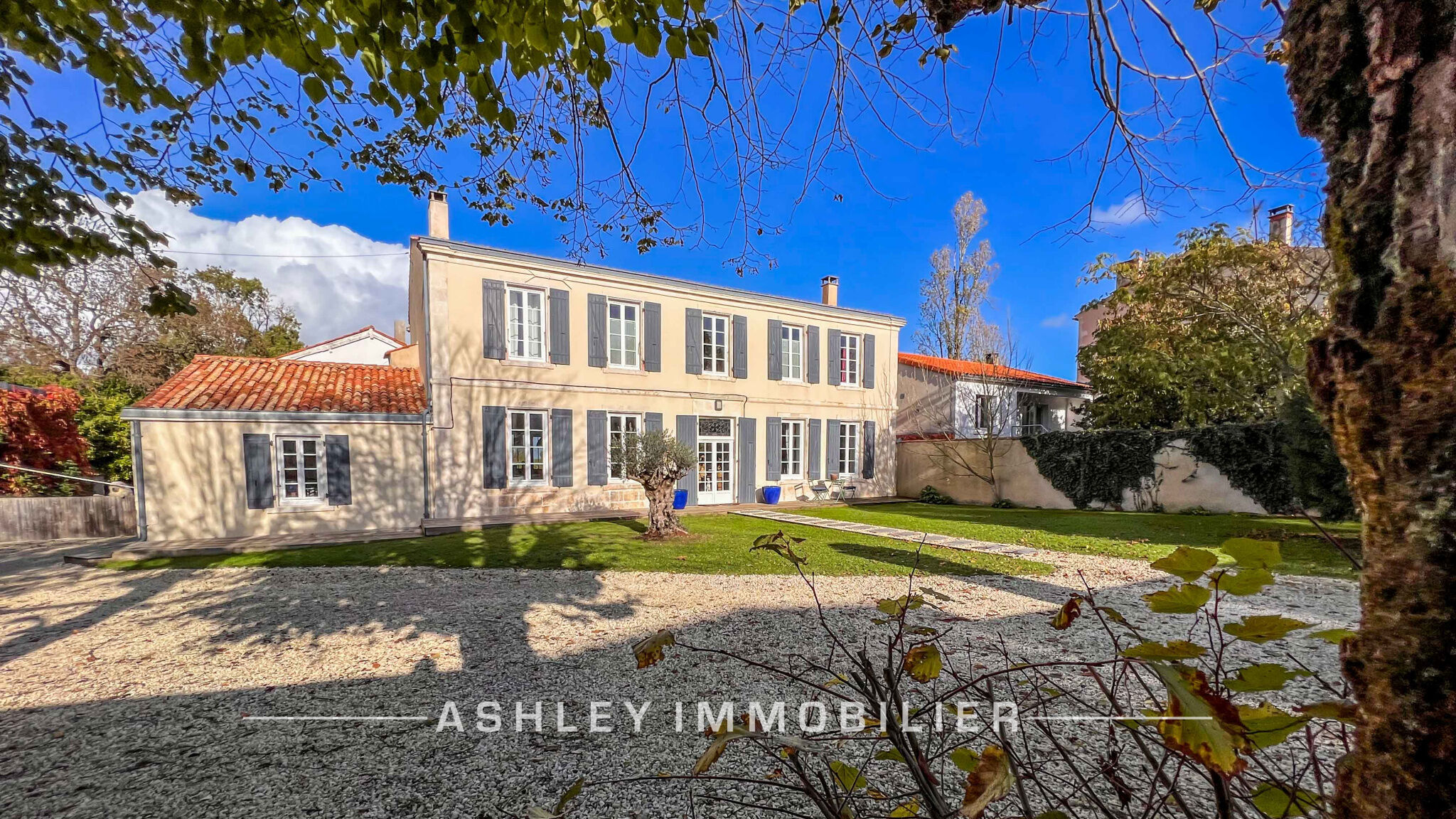 Villa / Maison  T6 à vendre Sainte-Soulle 17220