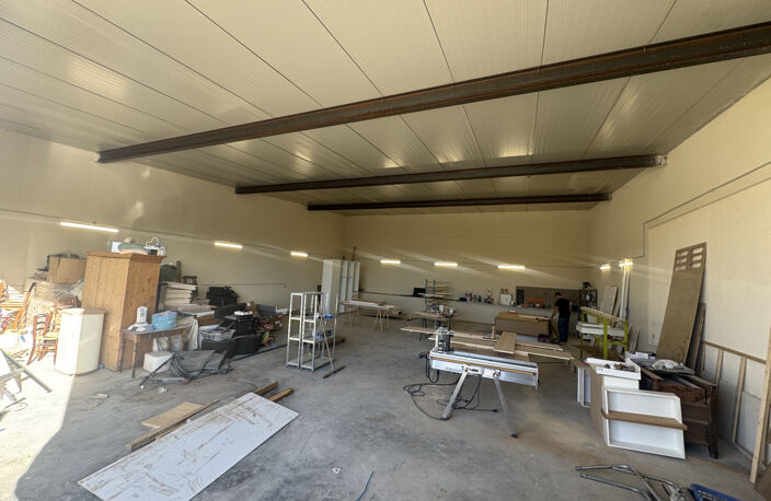 Nîmes nord, local commercial de 200 m2 avec parking — photo 3