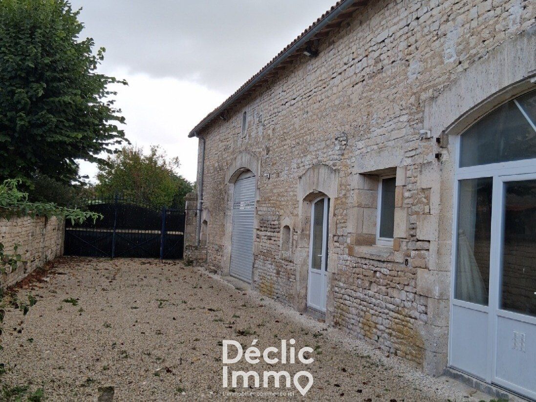 Villa / Maison  T3 à vendre Courcôme 16240