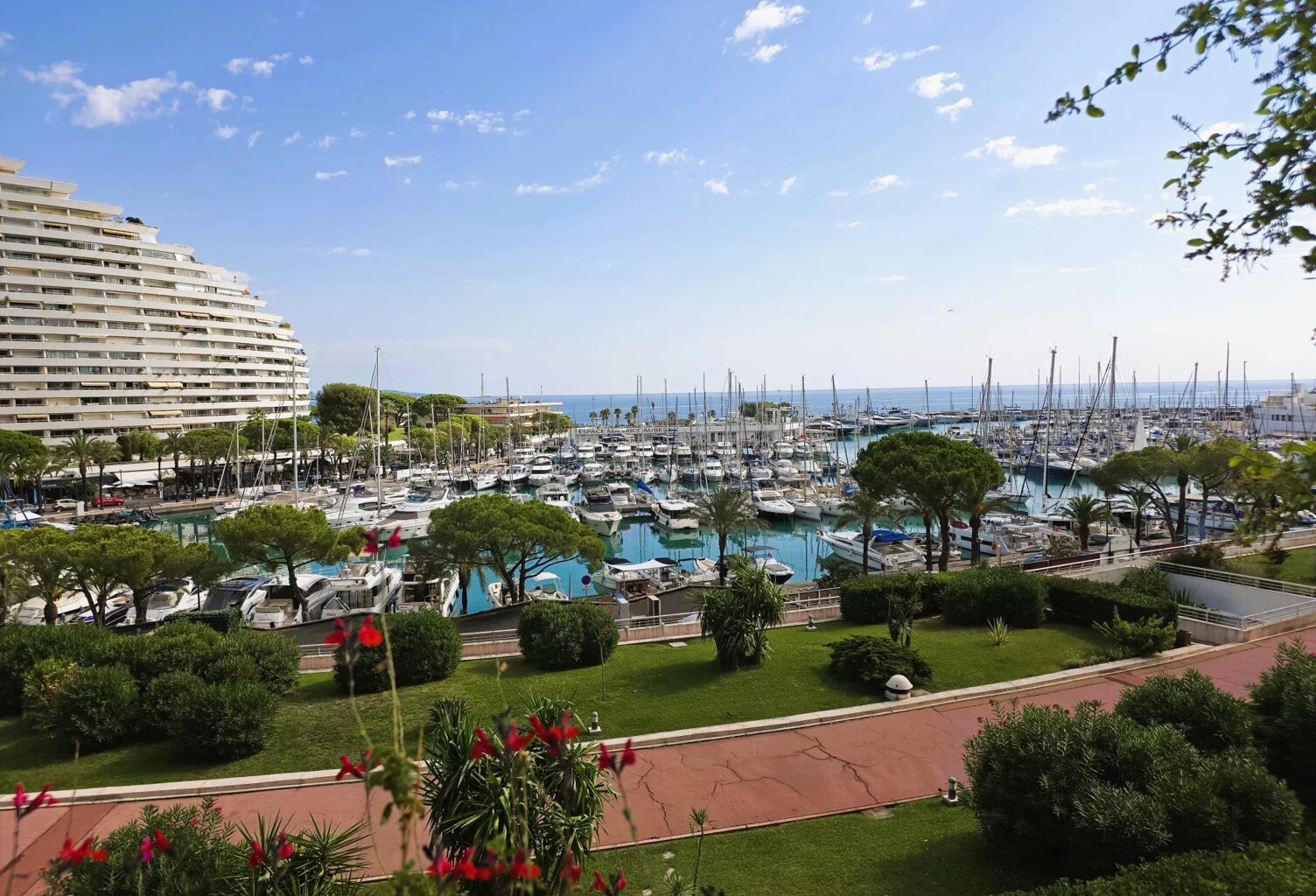 .3 PIECES 79M² .VUE PANORAMIQUE PORT ET MER — photo 1