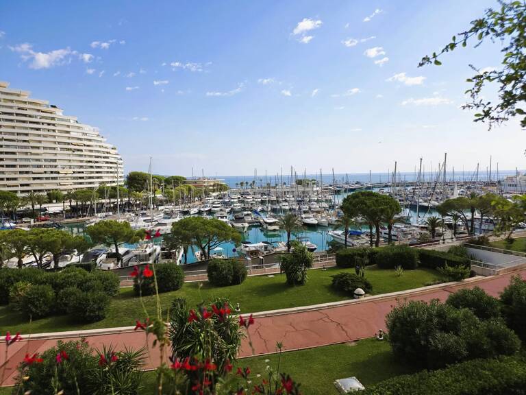 .3 PIECES 79M² .VUE PANORAMIQUE PORT ET MER — photo 1