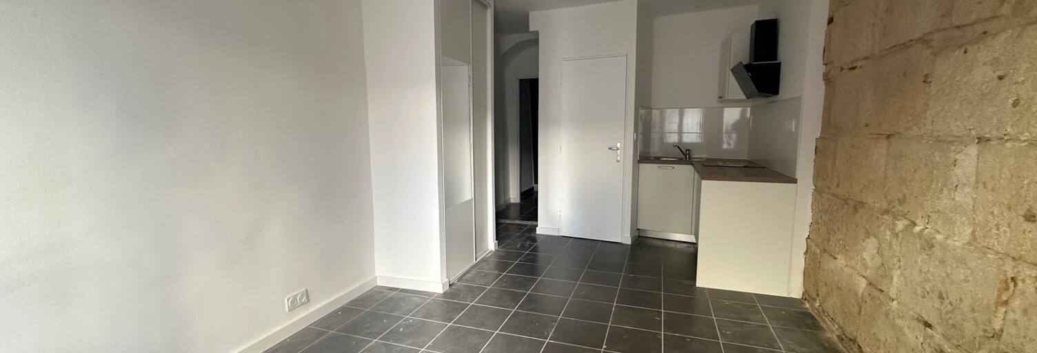 Appartement 1 Pièce 23 m² à louer à Saint-Gilles (30800)