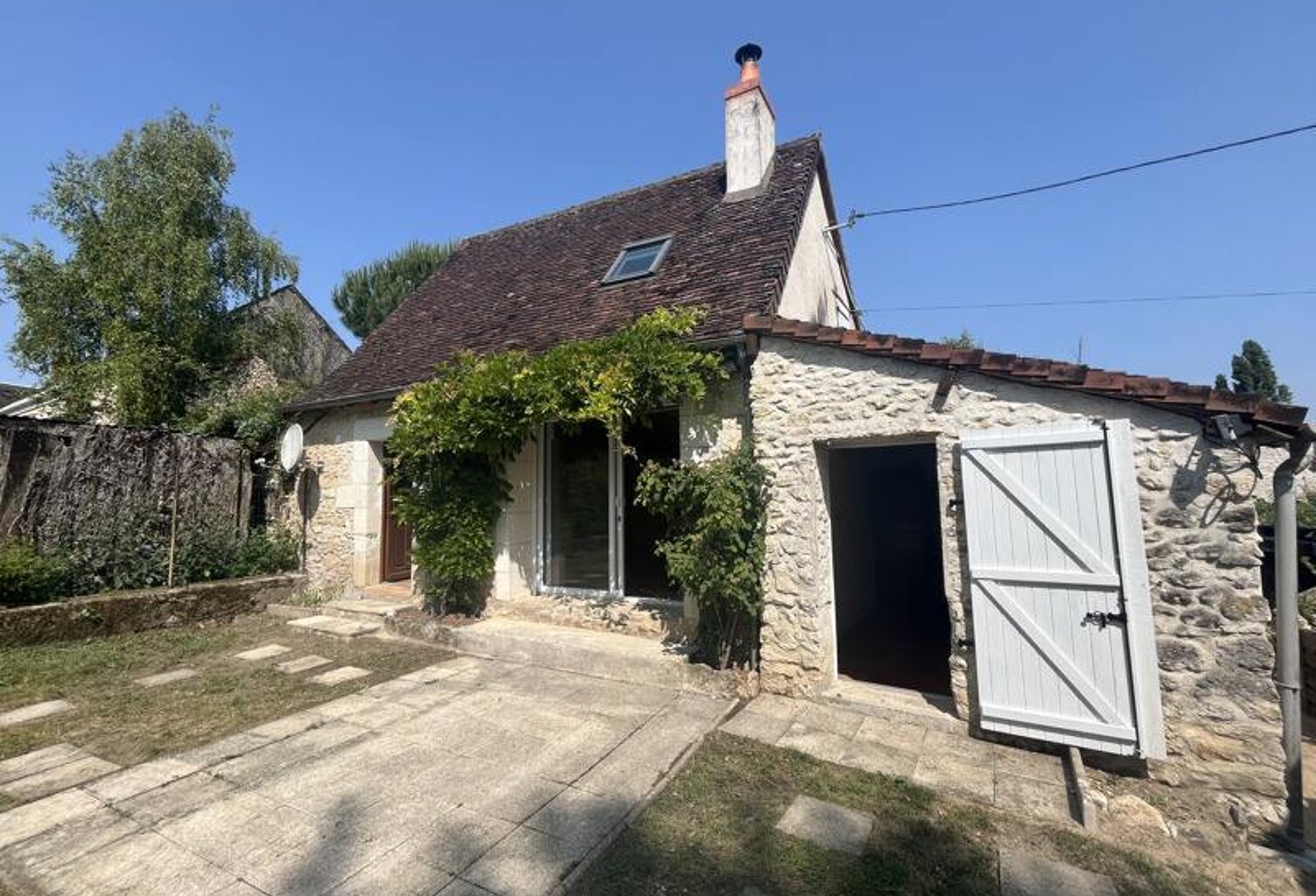 Maison en pierre de 3 pièces principales — photo 1