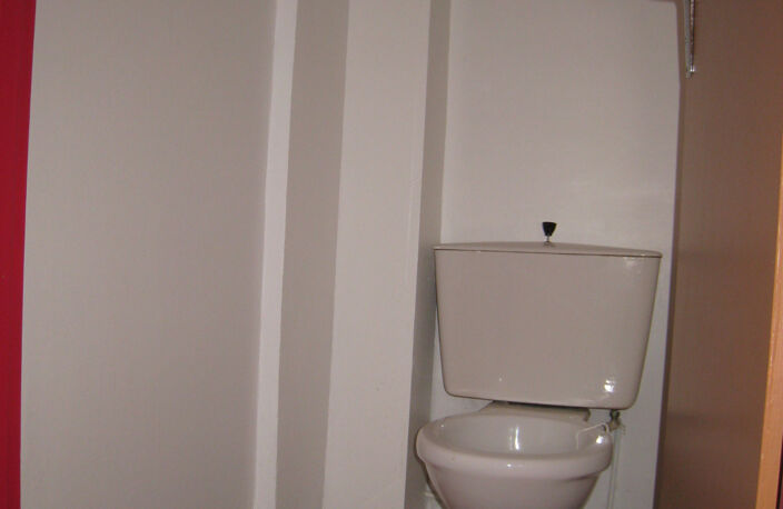 Mur et local commercial vide. — photo 5